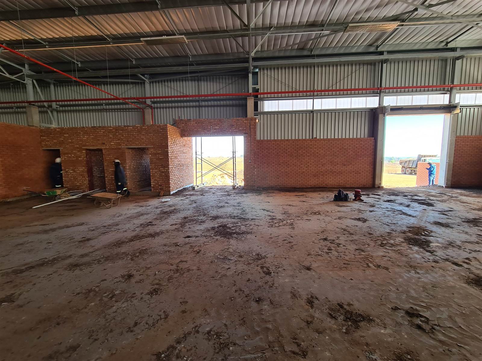 887  m² Industrial space in Clayville photo number 2