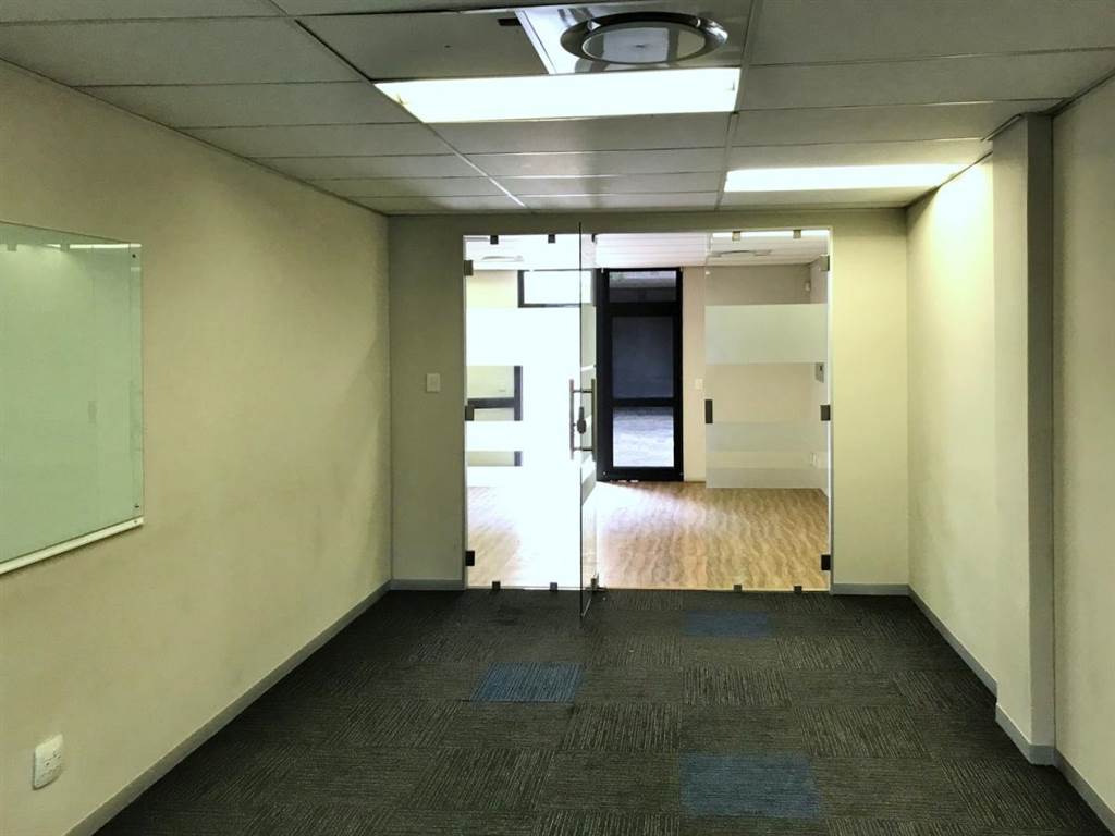 221  m² Office Space in Glen Marais photo number 13