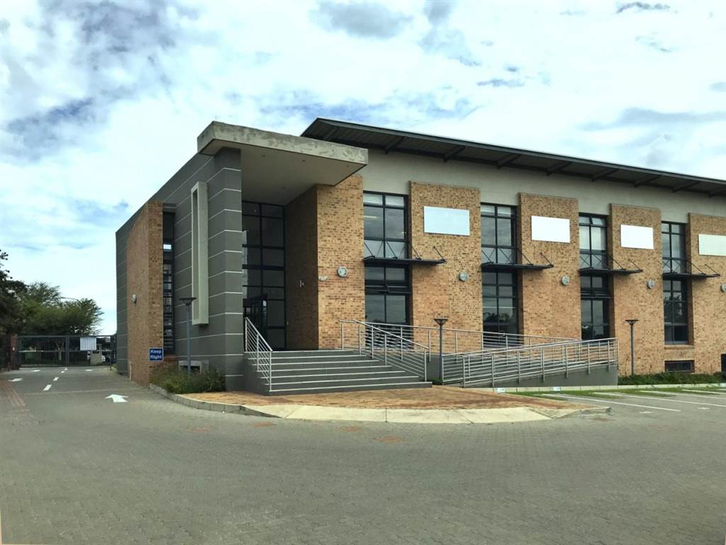 221  m² Office Space in Glen Marais photo number 1