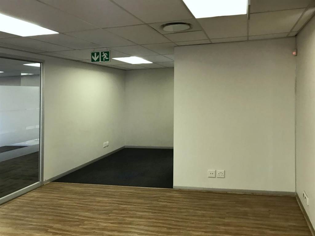 221  m² Office Space in Glen Marais photo number 10