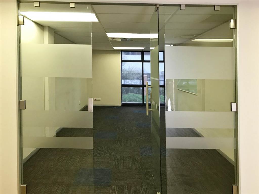 221  m² Office Space in Glen Marais photo number 4