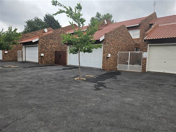 3 Bedroom Townhouse 3 Bedroom Townhouse