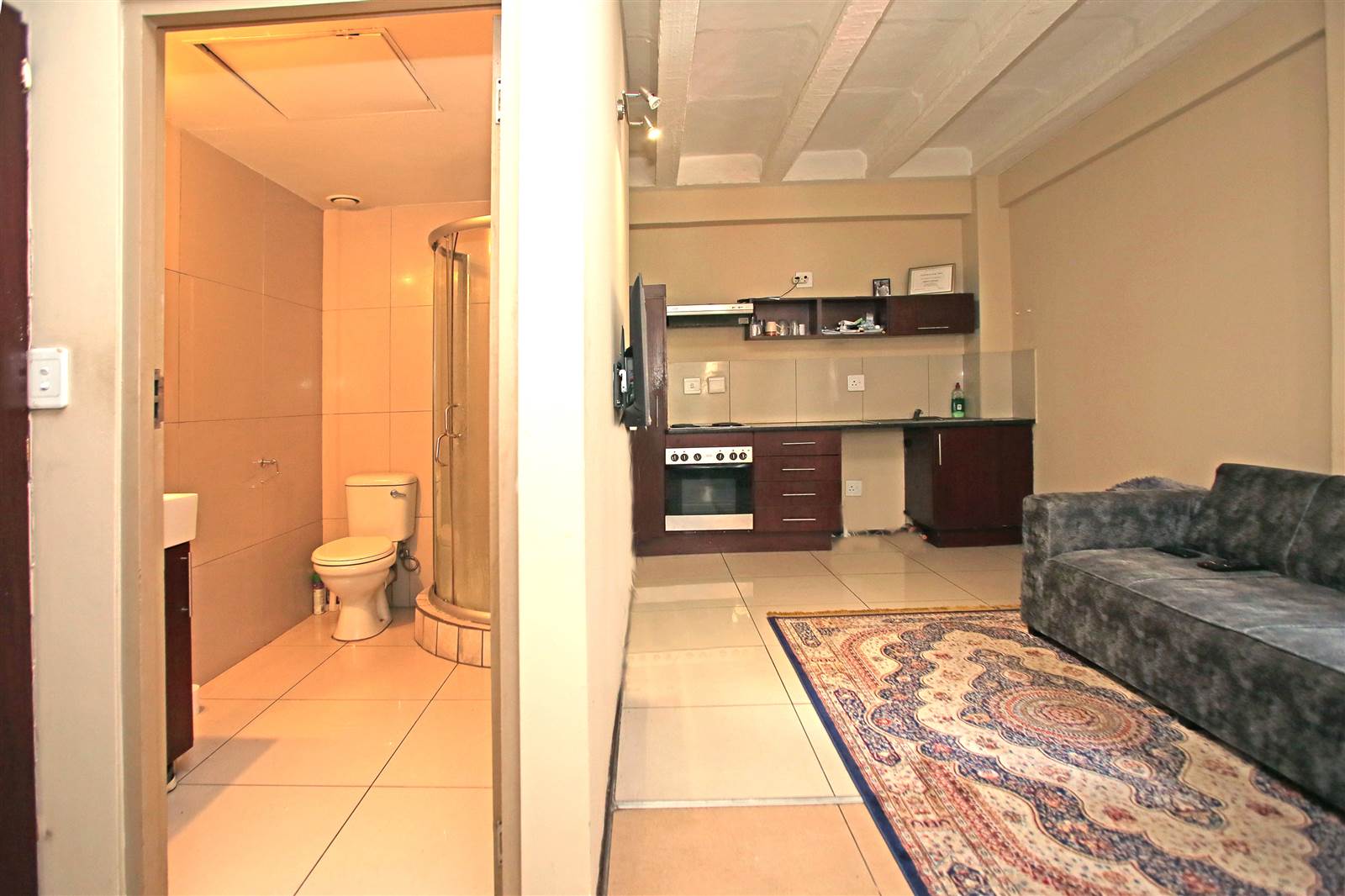 Studio Apartment in Braamfontein photo number 12