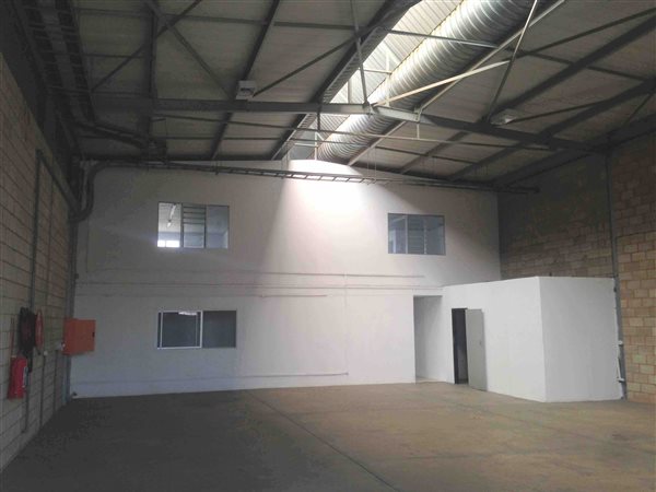 555  m² Industrial space