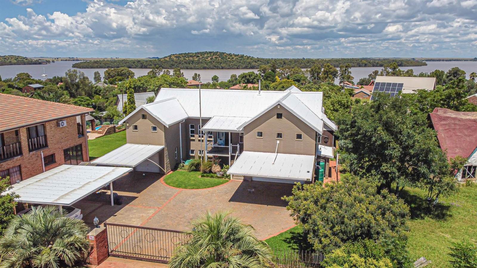 4 Bed House in Vaal Marina photo number 3