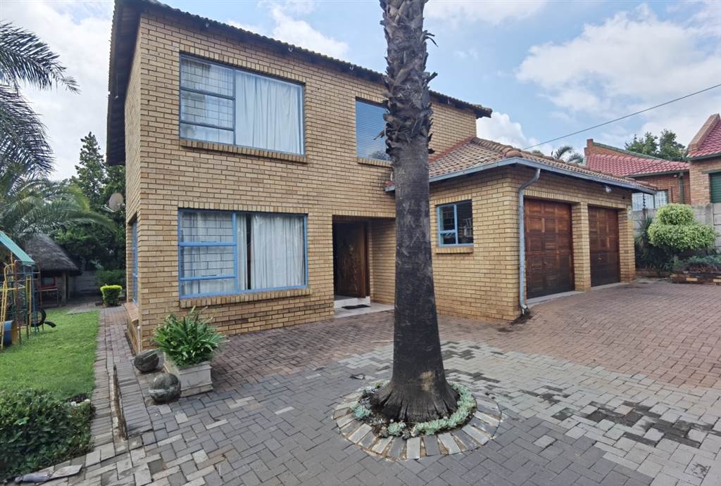 4 Bed House in Highveld photo number 1