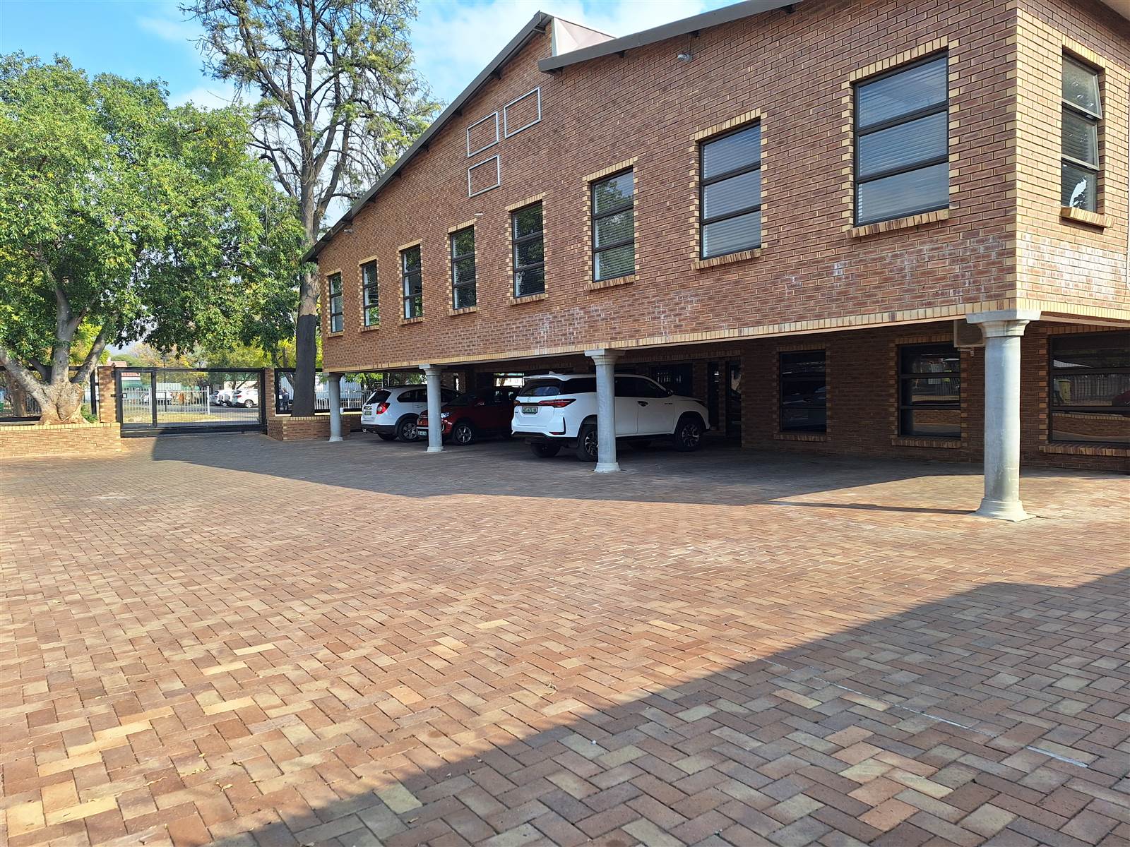 700  m² Commercial space in Bo Dorp photo number 3