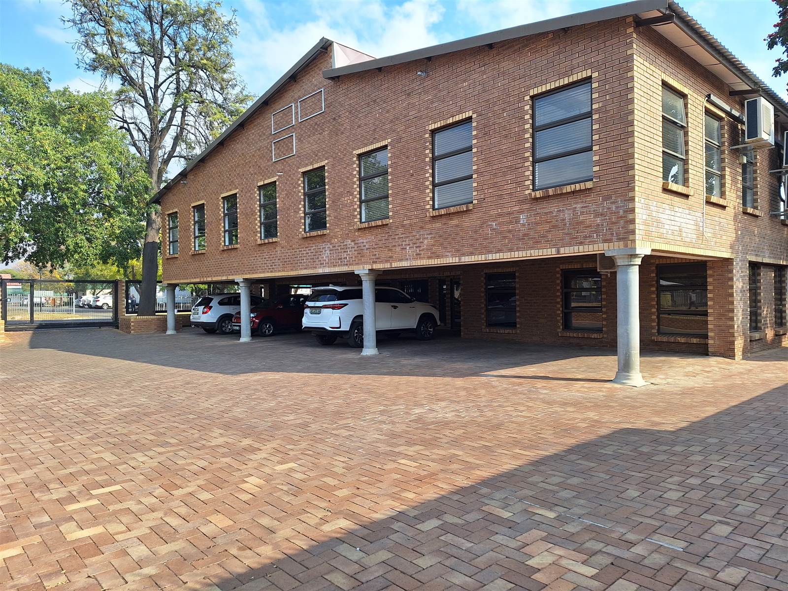 700  m² Commercial space in Bo Dorp photo number 2