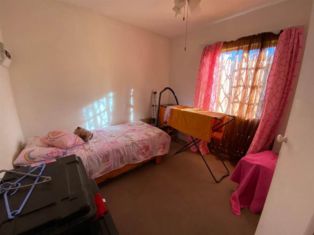 2 Bed Duplex in Pellissier photo number 16