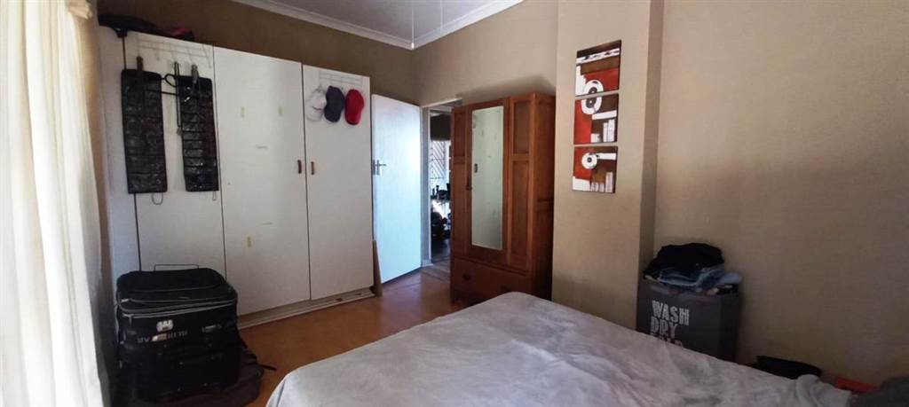 1 Bed Apartment in Bulwer photo number 7