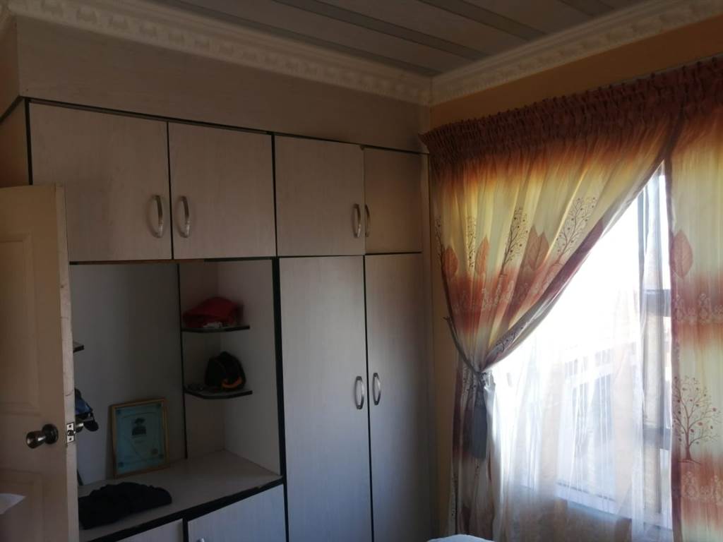 4 Bed House in Mahlako-A-Phahla Gardens photo number 16