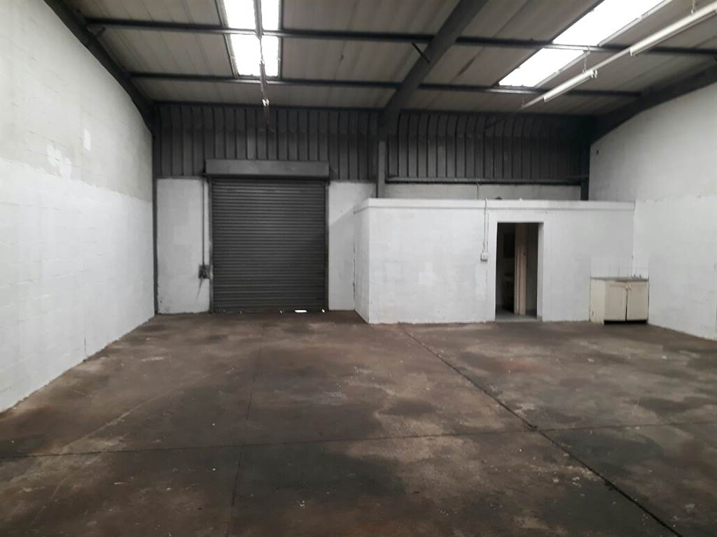 188  m² Industrial space in Alton photo number 2