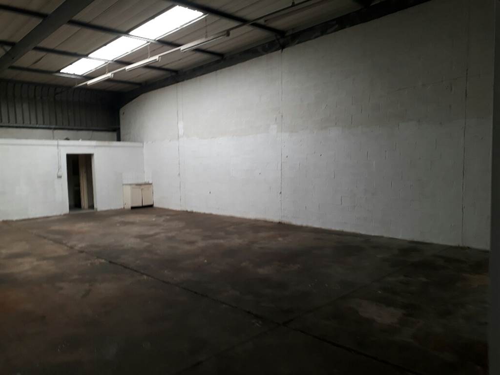 188  m² Industrial space in Alton photo number 4