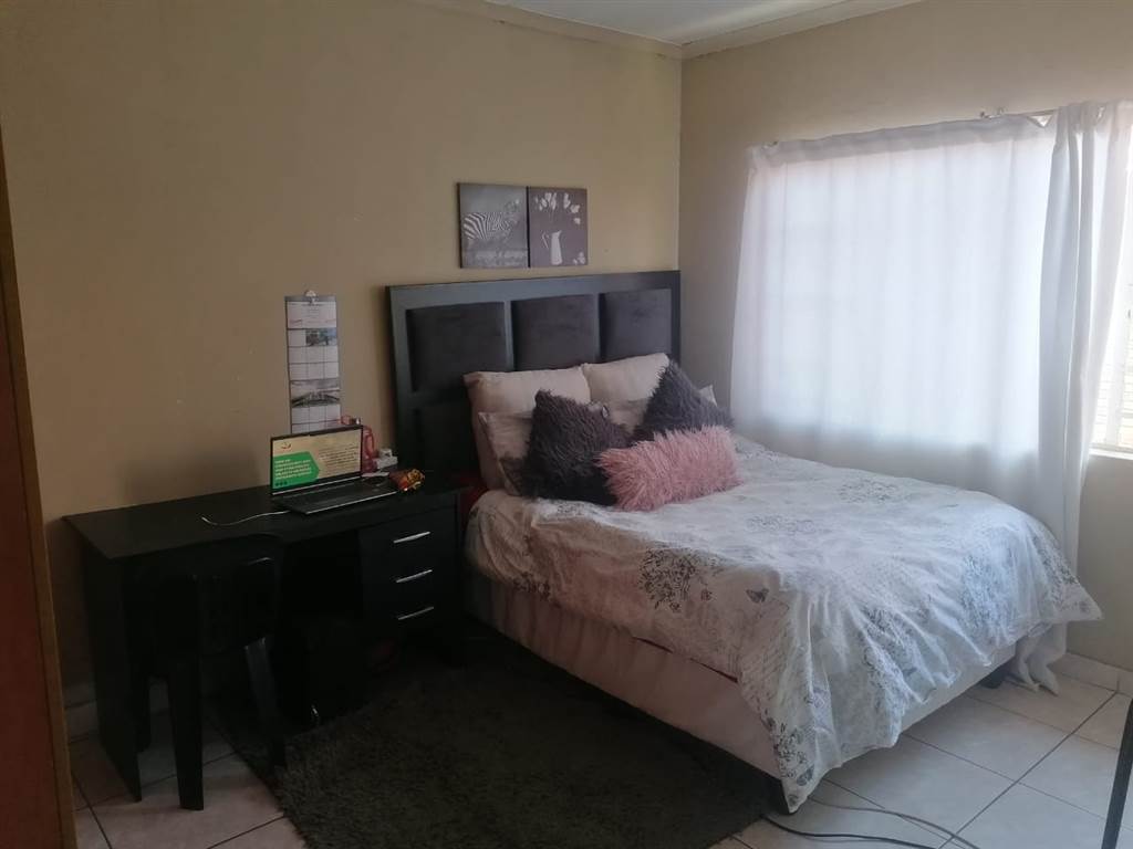 2 Bed House in Rustenburg Central photo number 16