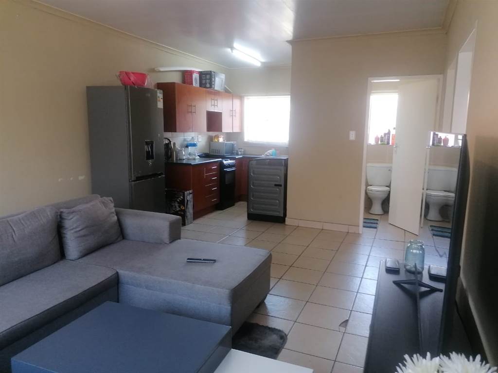 2 Bed House in Rustenburg Central photo number 5