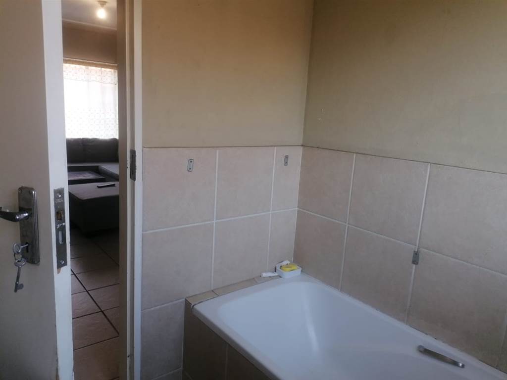 2 Bed House in Rustenburg Central photo number 17