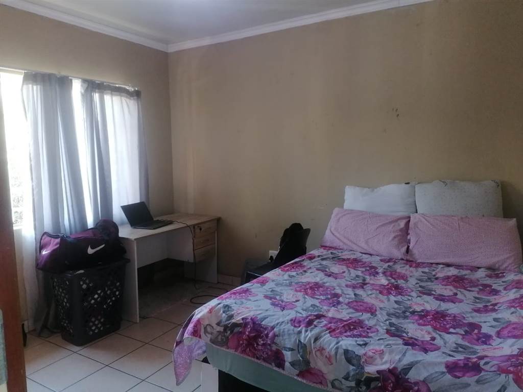 2 Bed House in Rustenburg Central photo number 13
