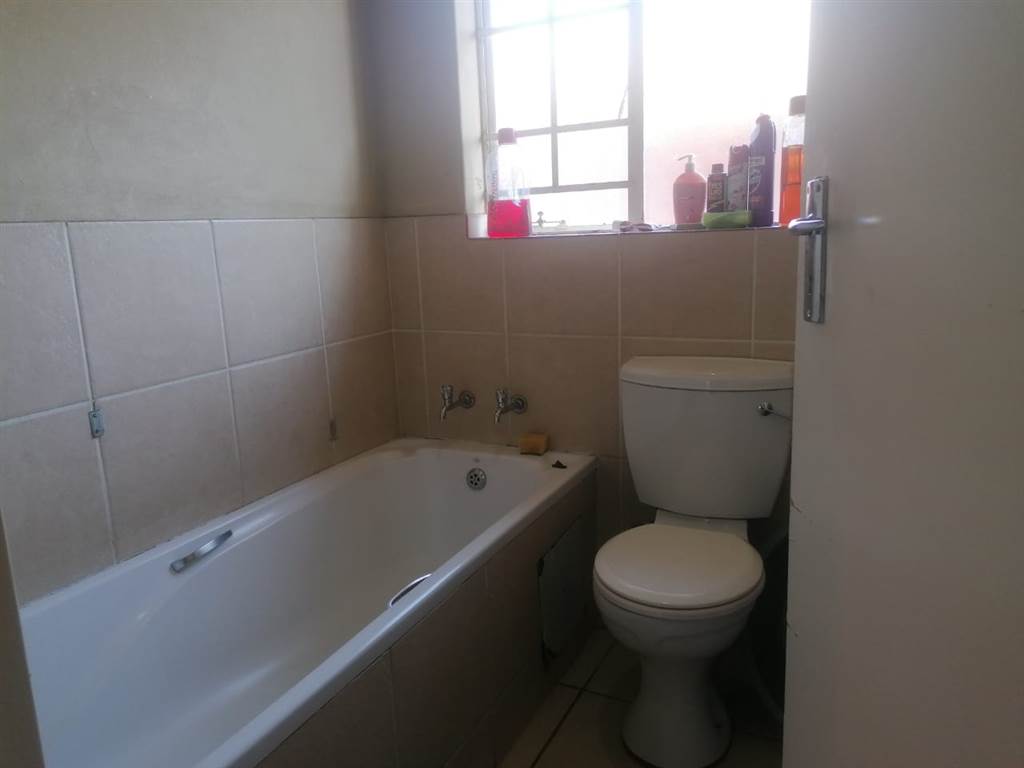 2 Bed House in Rustenburg Central photo number 18