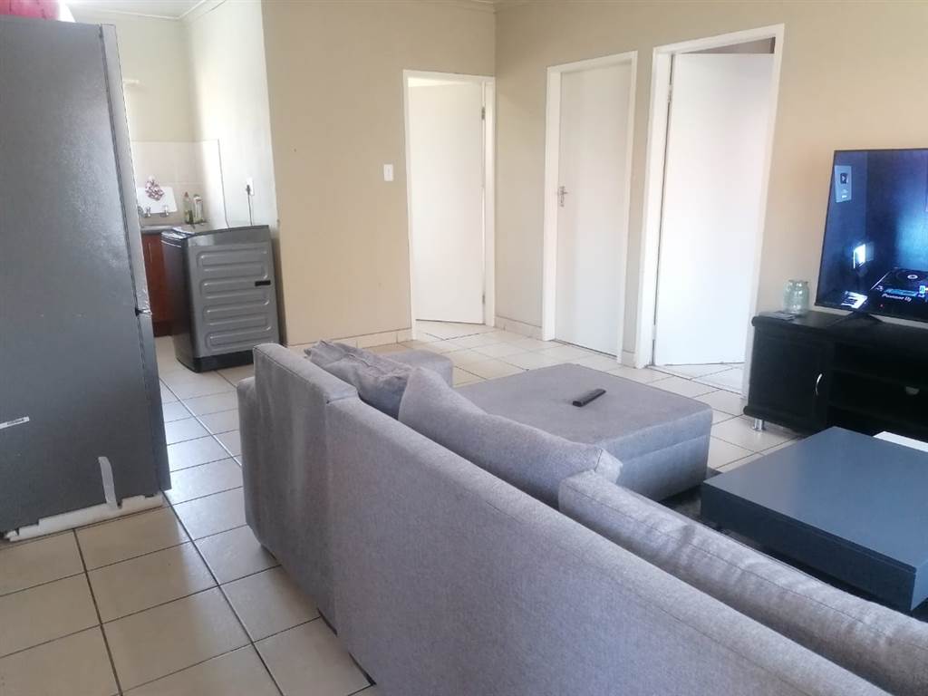 2 Bed House in Rustenburg Central photo number 4