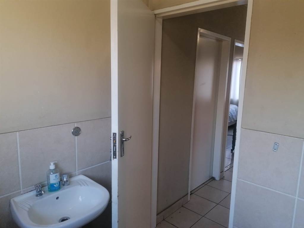 2 Bed House in Rustenburg Central photo number 19