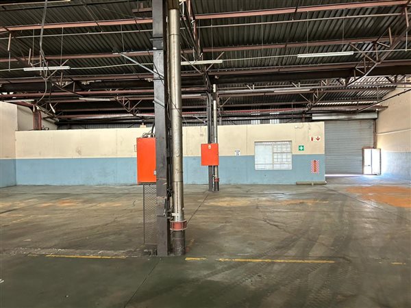 2 500  m² Industrial space