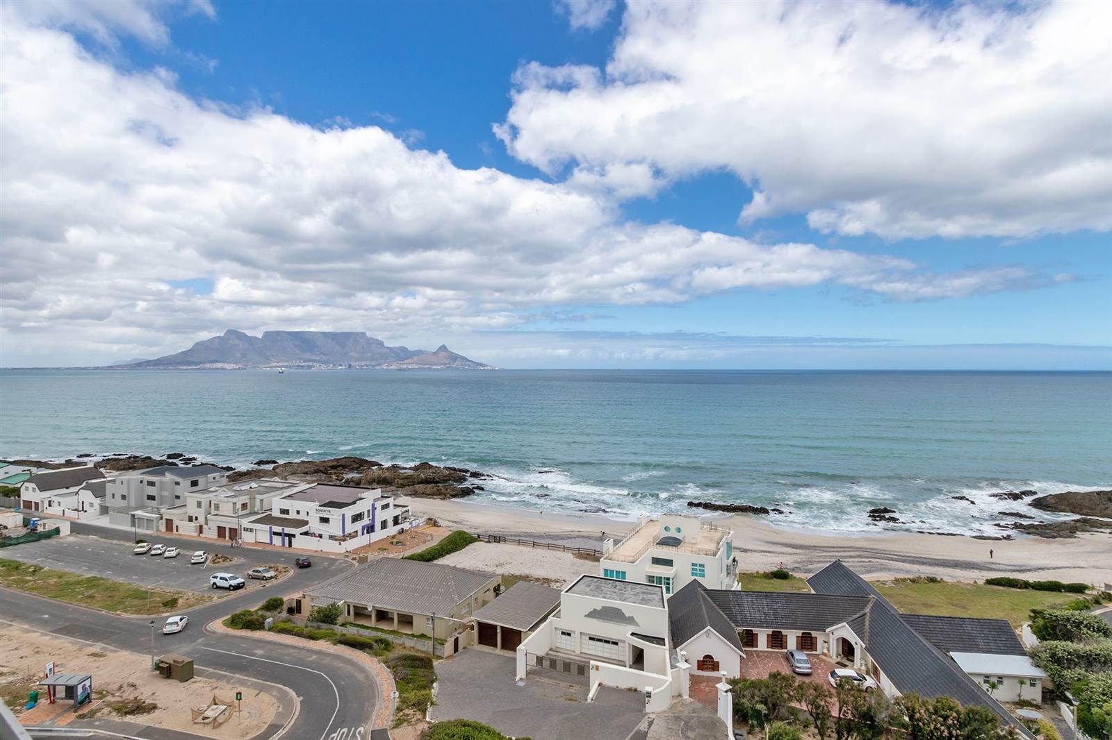 1 Bed Apartment in Bloubergstrand photo number 22