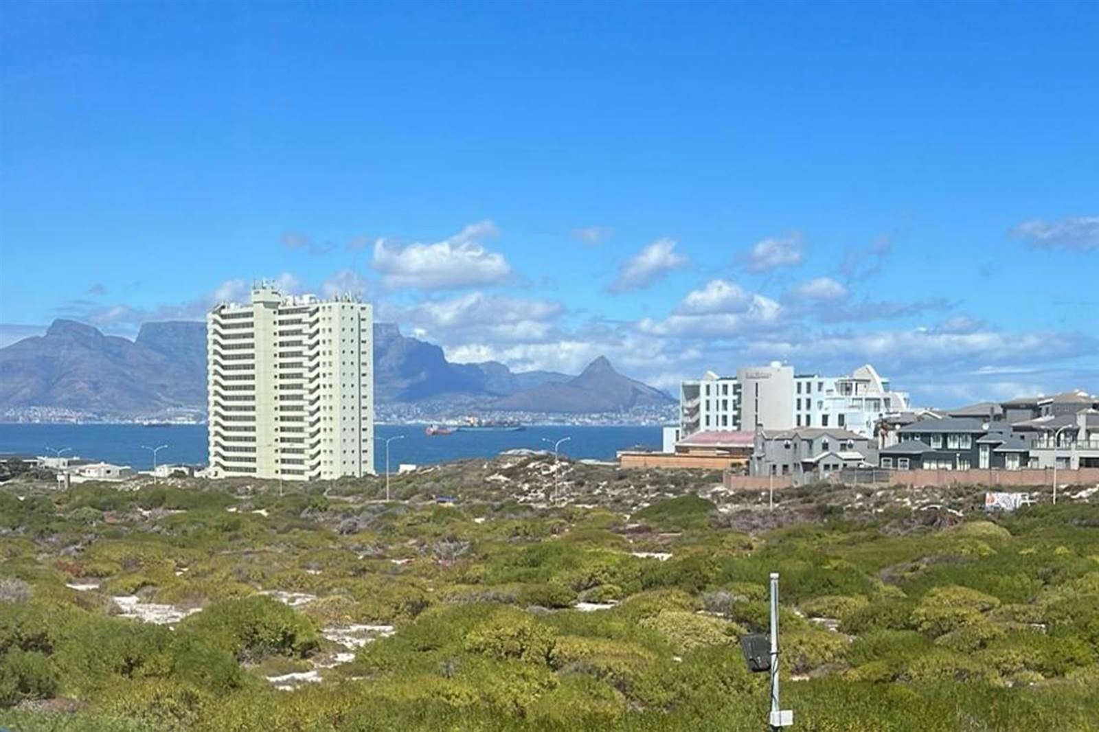 1 Bed Apartment in Bloubergstrand photo number 14