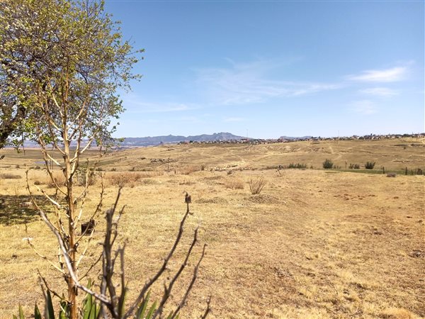 743 m² Land