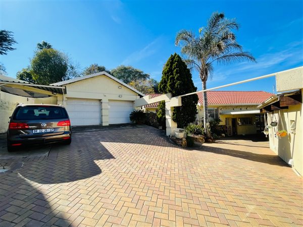 4 Bedroom House 4 Bedroom House