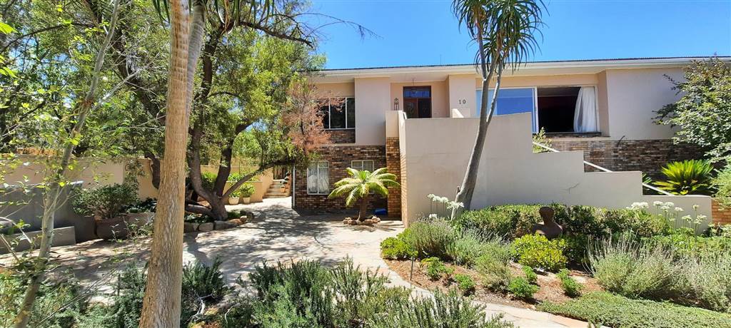 4 Bed House in Springbok photo number 2