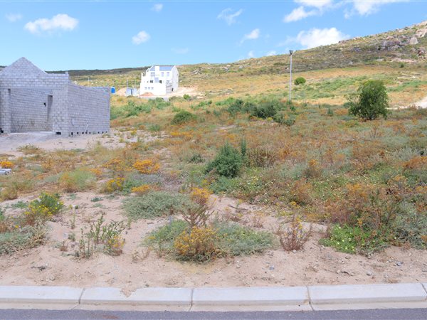 499 m² Land available in St Helena Views