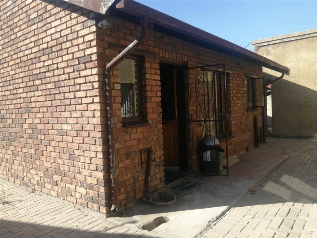 2 Bed House in Boitekong photo number 15