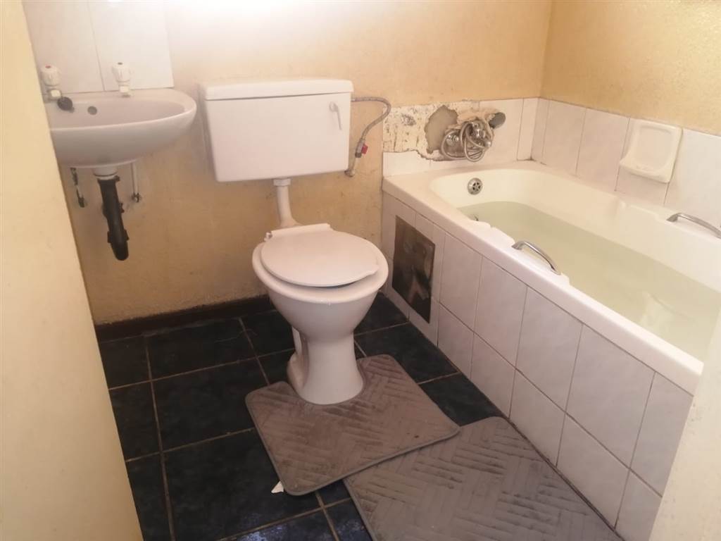 2 Bed House in Boitekong photo number 7