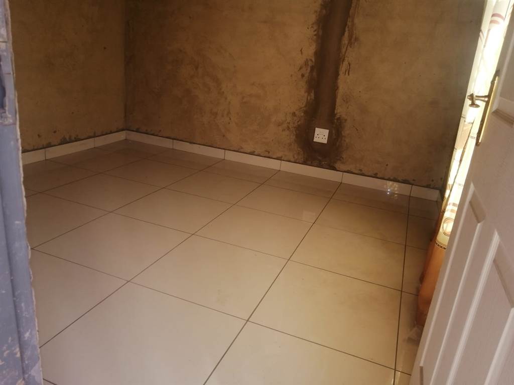 2 Bed House in Boitekong photo number 10