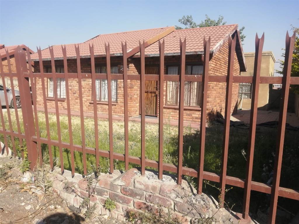 2 Bed House in Boitekong photo number 20