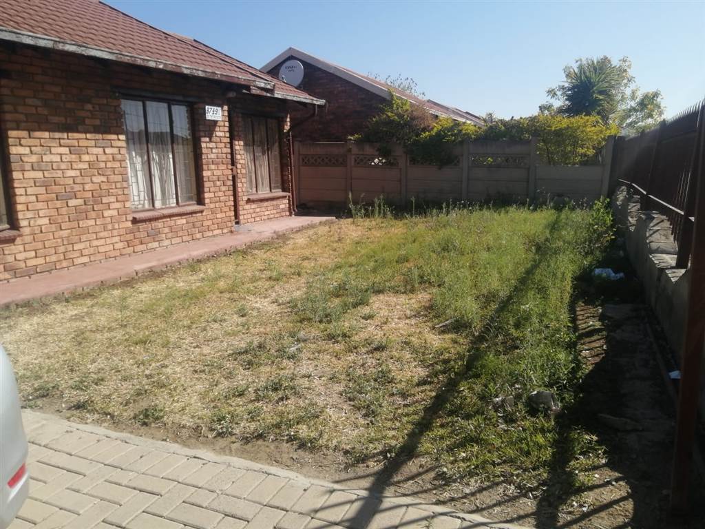 2 Bed House in Boitekong photo number 17