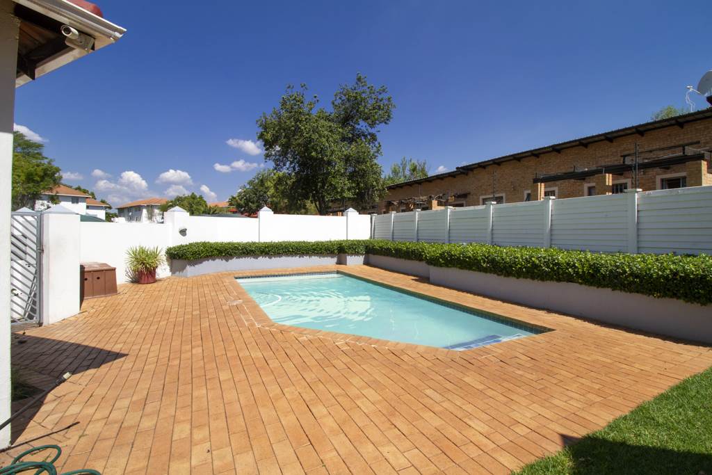 2 Bed Apartment in Groenkloof photo number 21