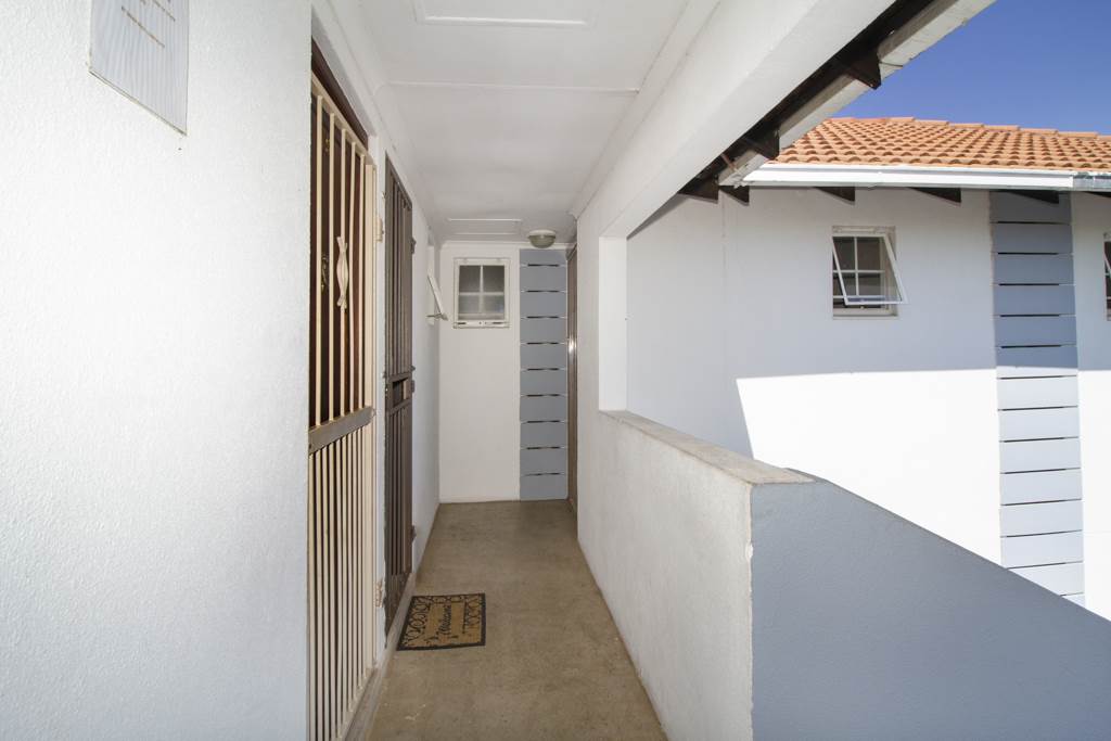2 Bed Apartment in Groenkloof photo number 14