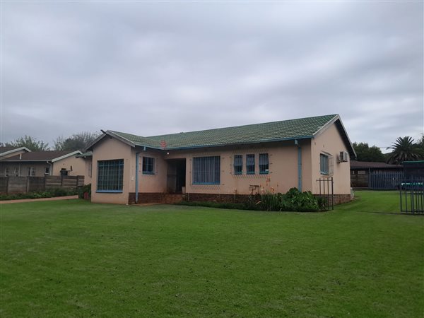 4 Bed House in Dennesig