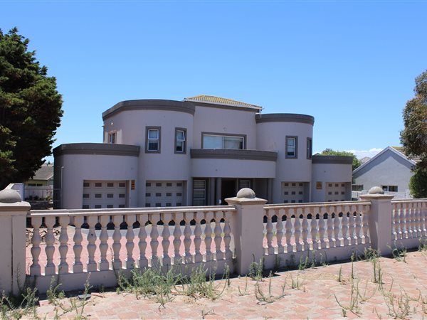 5 Bed House in Country Club