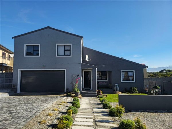 4 Bedroom House 4 Bedroom House
