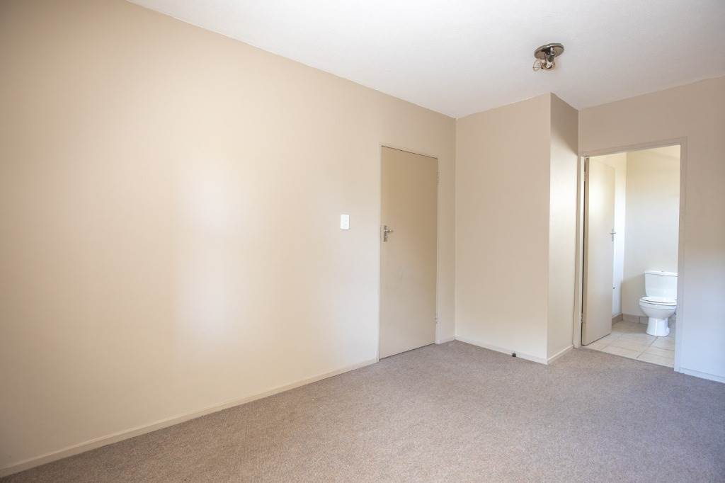 2 Bed Apartment in Murrayfield photo number 30