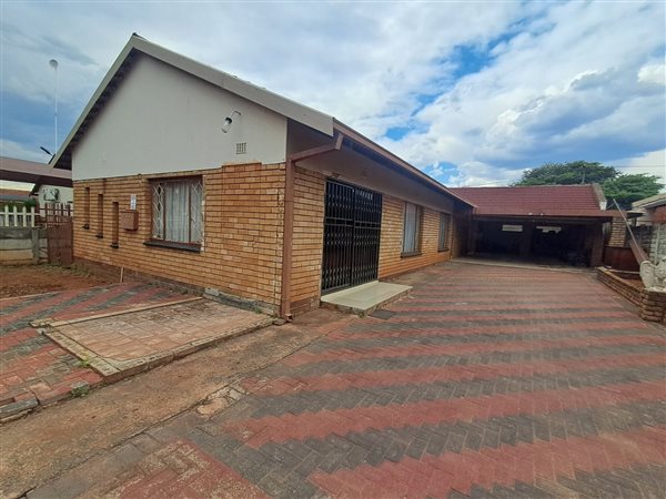 4 Bedroom House 4 Bedroom House