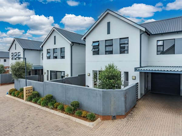 3 Bedroom Townhouse 3 Bedroom Townhouse