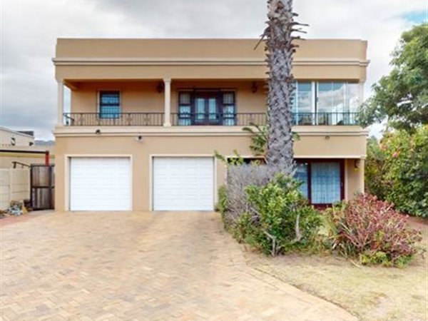 4 Bedroom House 4 Bedroom House