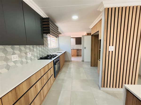 4 Bedroom House 4 Bedroom House