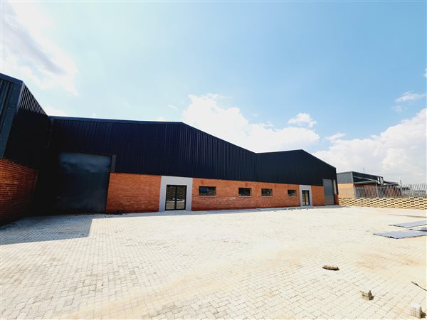 954  m² Industrial space