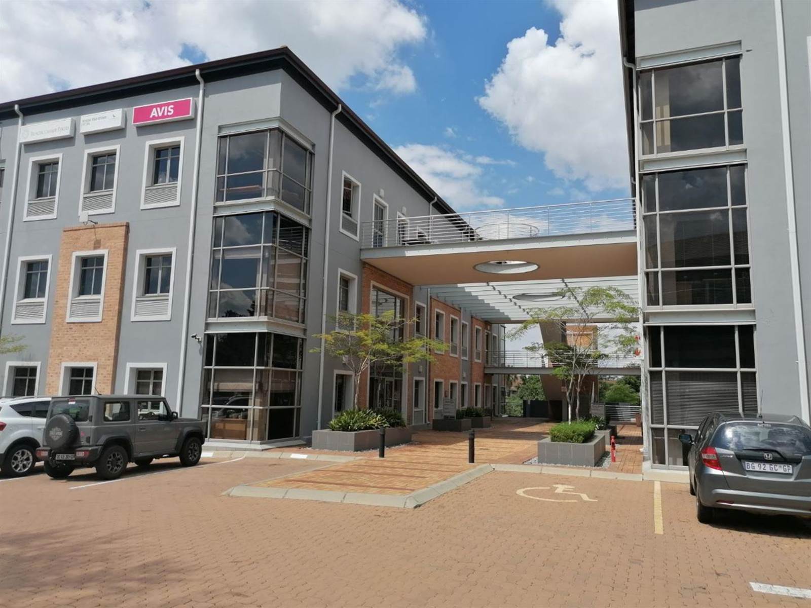 1088  m² Commercial space in Bryanston photo number 2