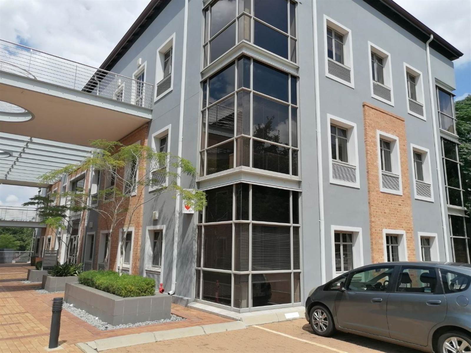1088  m² Commercial space in Bryanston photo number 1