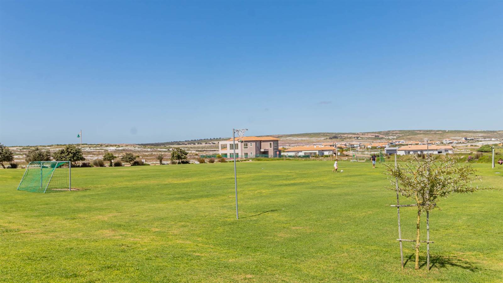 665 m² Land available in Langebaan Country Estate photo number 10